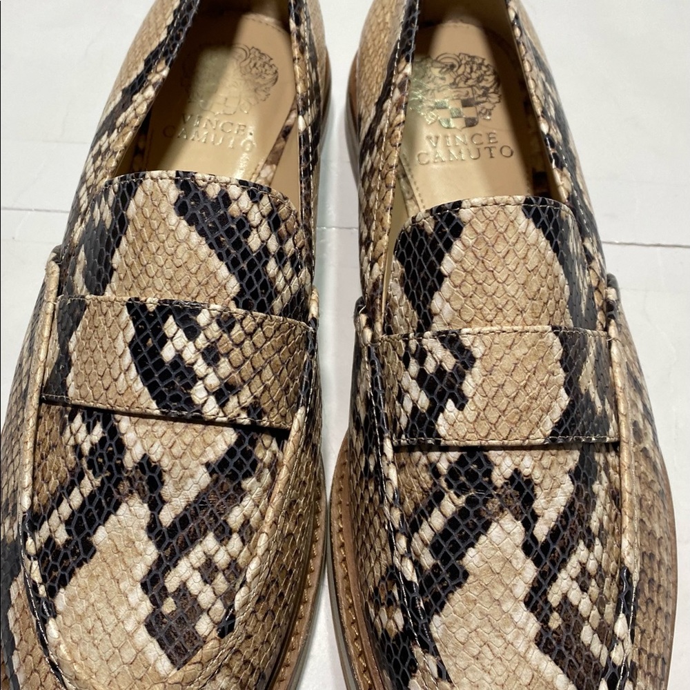 Vince Camuto Leather Tan&Black Snake Print Woman’s Slip  On Loafers 9.5 - Picture 2 of 12